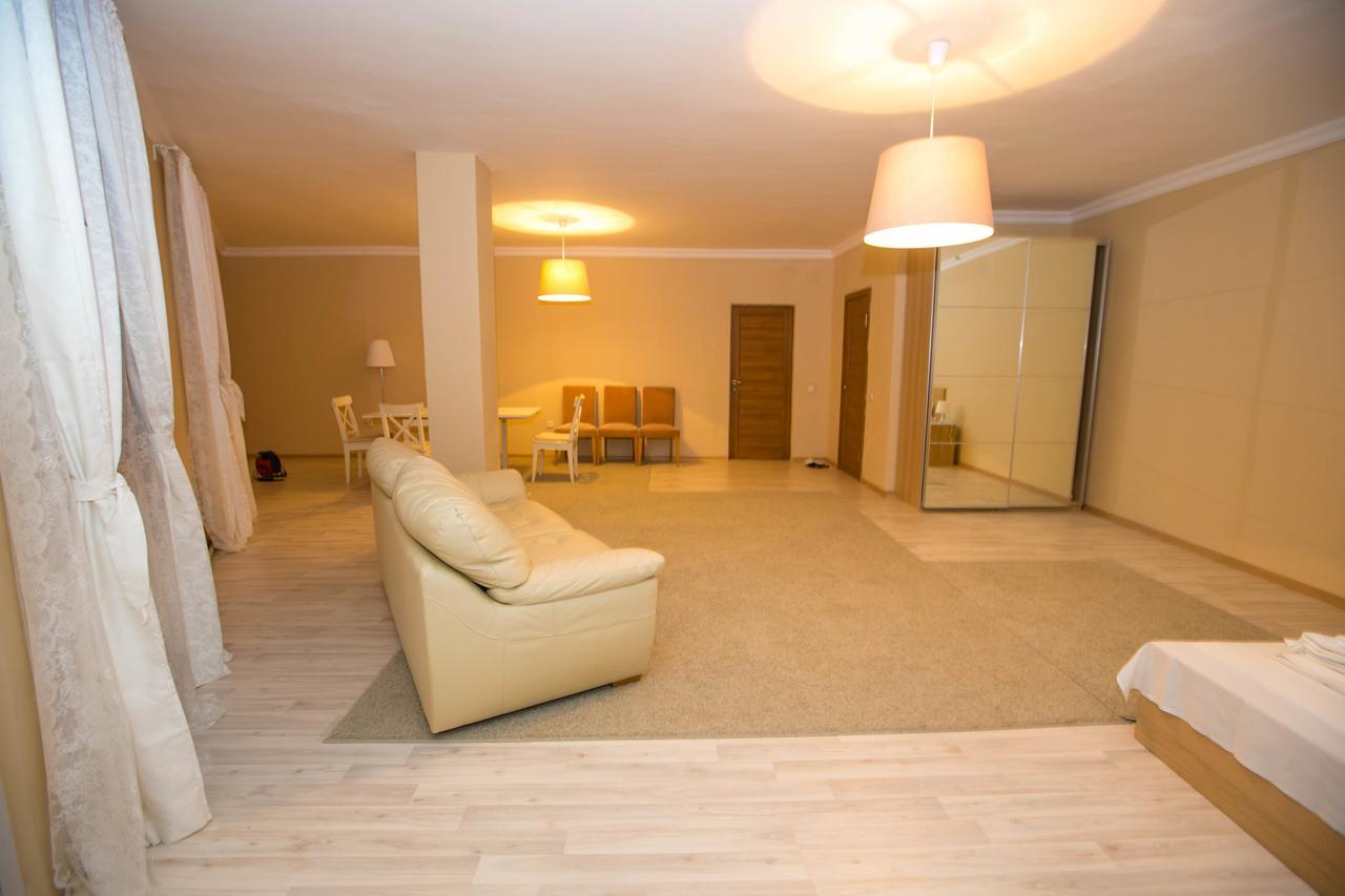 Hotel Jasmine Atirau Kültér fotó
